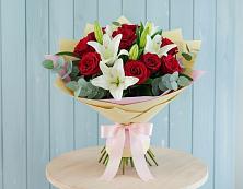 Букет цветов из:  Лилии и Розы в Целине