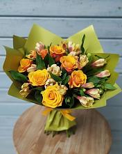 Букет цветов из:  Альстромерии и Розы в Целине