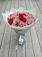 Букет цветов из:  Альстромерии в Целине