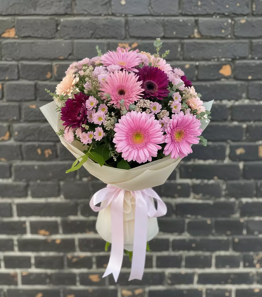 Букет цветов из: Герберы и Хризантемы в Целине