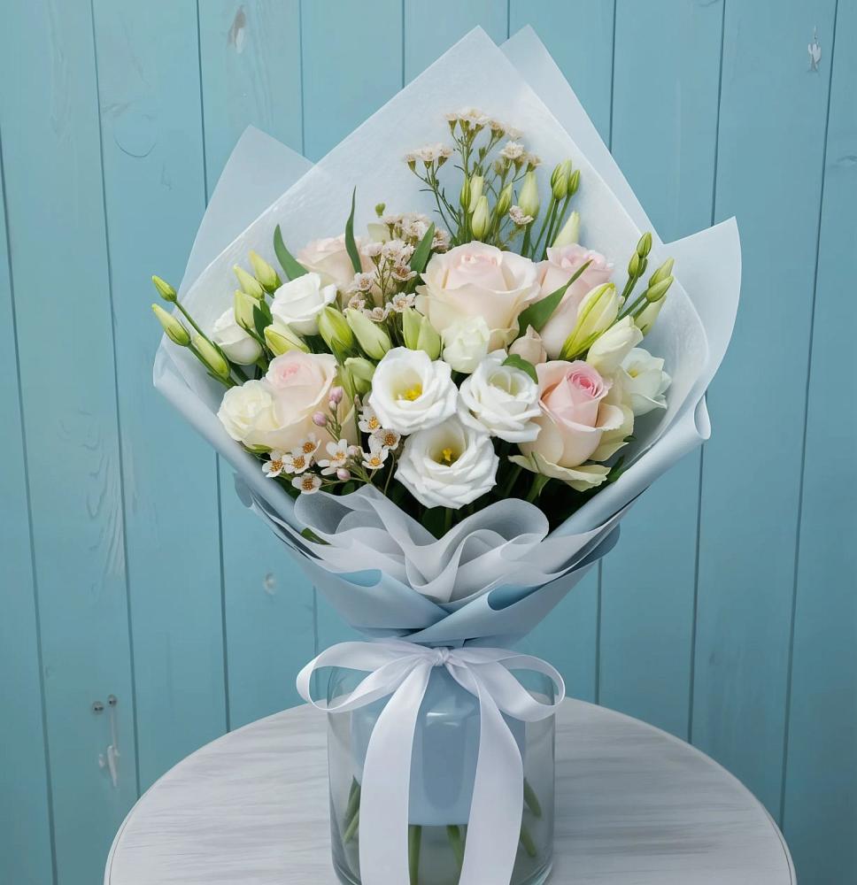 Букет цветов из: Розы и Лизиантусы в Целине