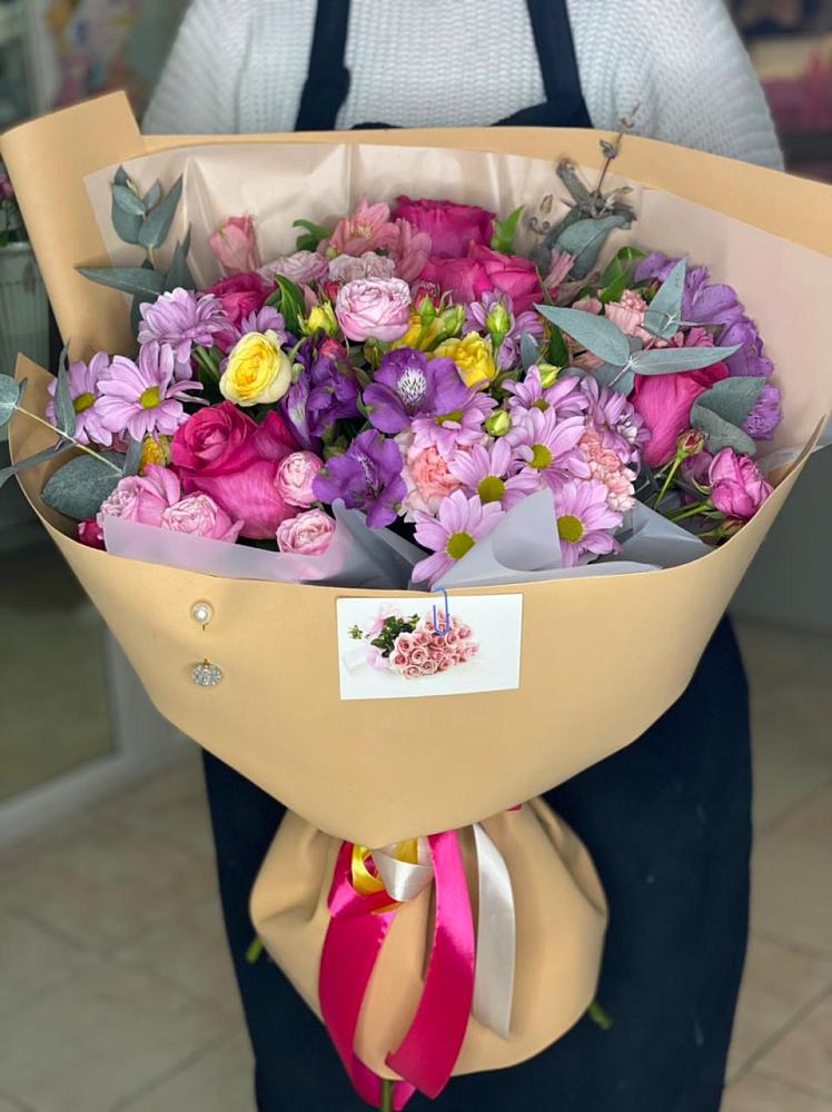 Букет цветов из: Хризантемы, Гвоздики и Альстромерии в Целине