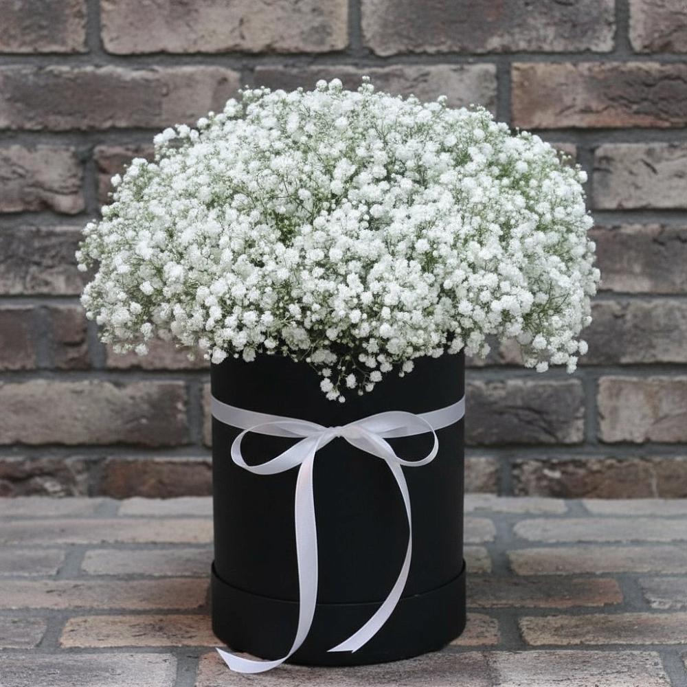 Цветочная композиция из Гипсофила в шляпной коробке в Целине