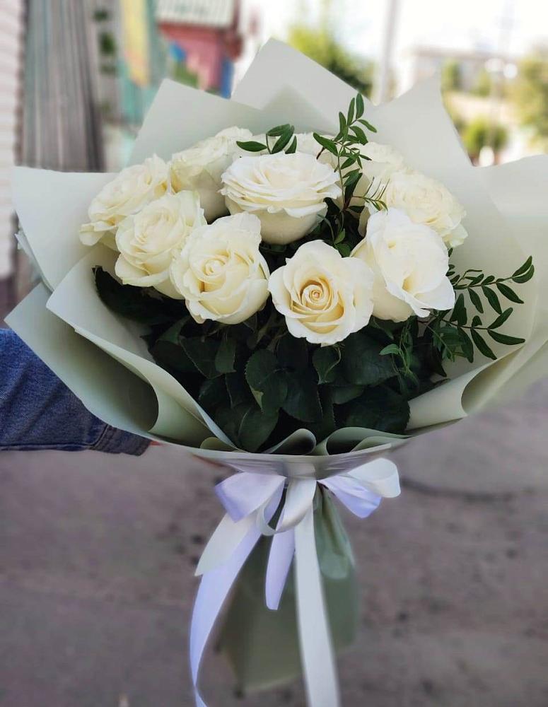 Букет Белые розы Проуд в Целине