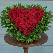 Цветочная композиция из Розы в виде сердца в Целине