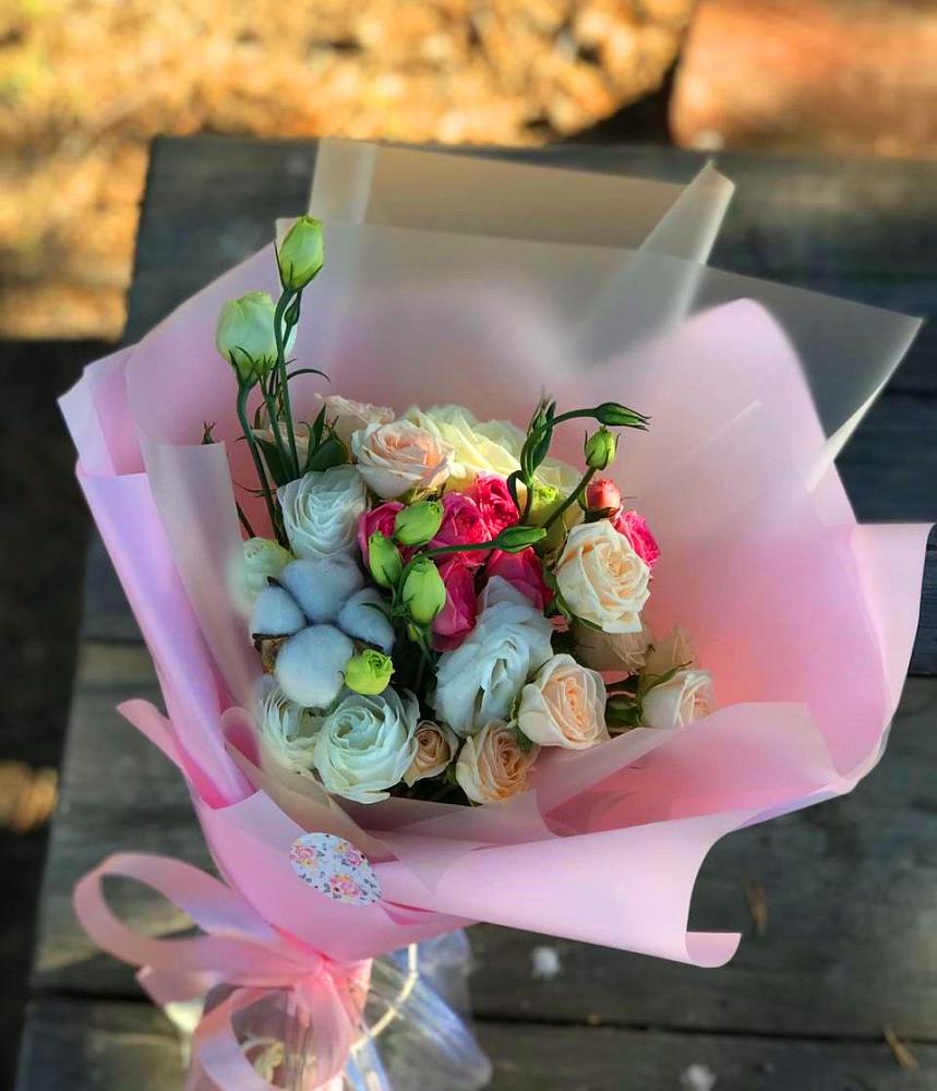 Букет цветов из: Розы и Лизиантусы в Целине