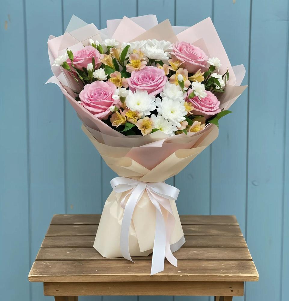 Букет цветов из: Гвоздики, Орхидеи и Розы в Целине