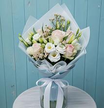 Букет цветов из:  Розы и Лизиантусы в Целине