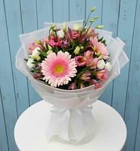 Букет цветов из:  Герберы, Альстромерии и Лизиантусы в Целине