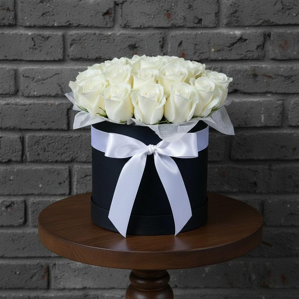 Цветочная композиция из Розы в шляпной коробке в Целине