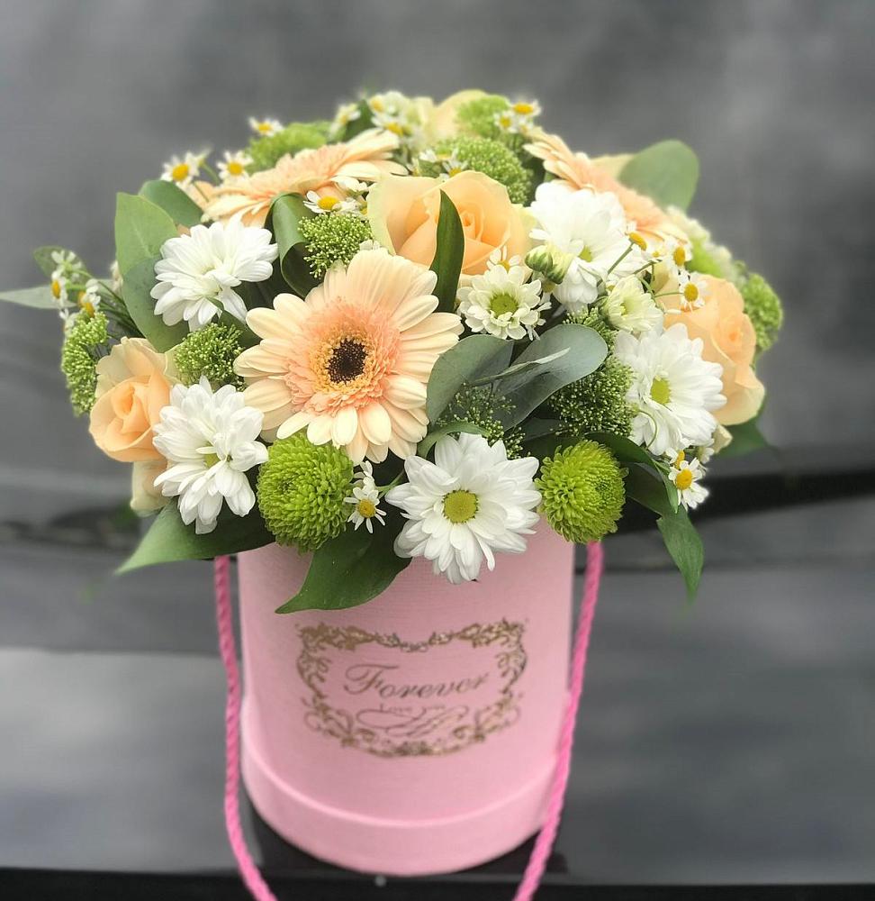 Цветочная композиция из Розы, Герберы и Хризантемы в шляпной коробке в Целине