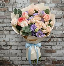 Букет цветов из:  Розы, Лизиантусы и Гвоздики в Целине