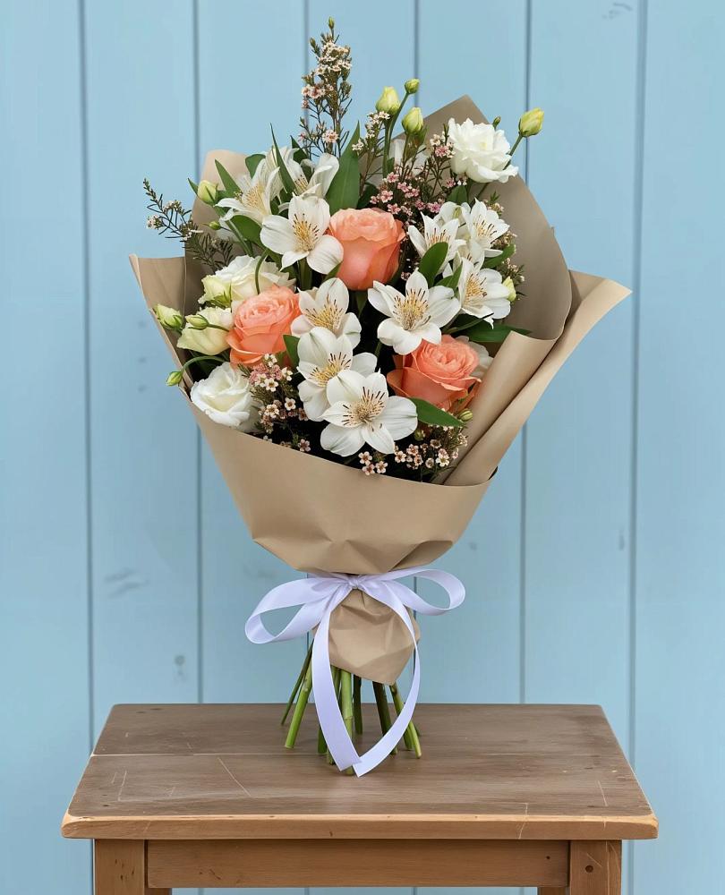 Букет цветов из: Альстромерии, Лизиантусы, Розы и Хризантемы в Целине