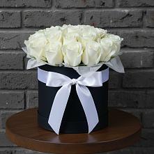 Цветочная композиция из Розы в шляпной коробке в Целине